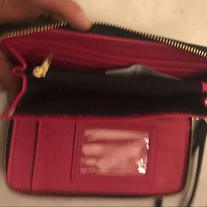 Betsey Johnson Bags - Betsey Johnson black and silver bow wristlet Betsey Johnson Bags - Betsey Johnson black and silver bow wristlet